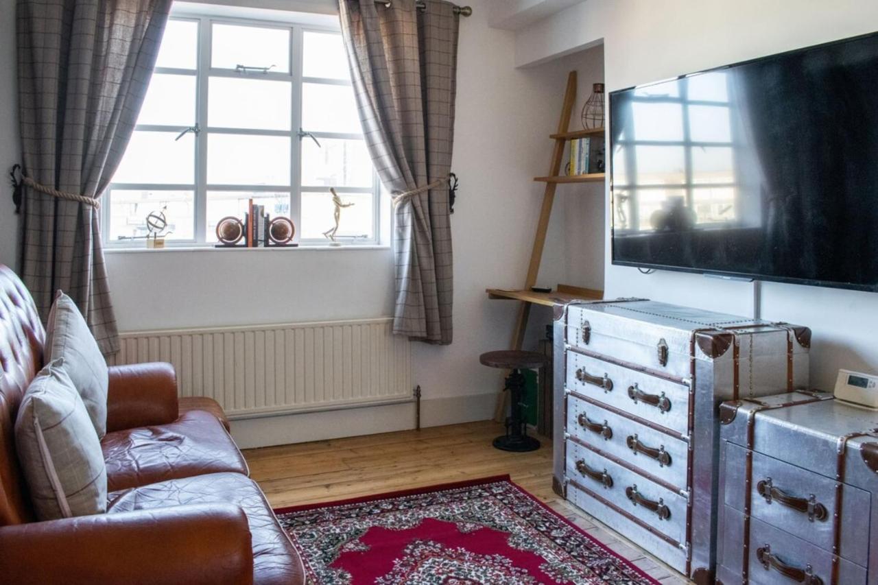 Beautifully Decorated Contemporary 2 Bedroom Flat Londres Exterior foto