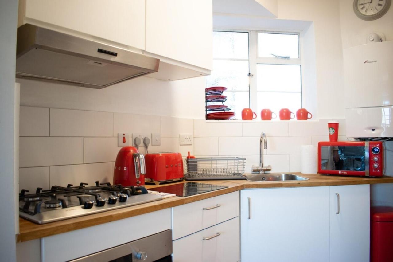 Beautifully Decorated Contemporary 2 Bedroom Flat Londres Exterior foto